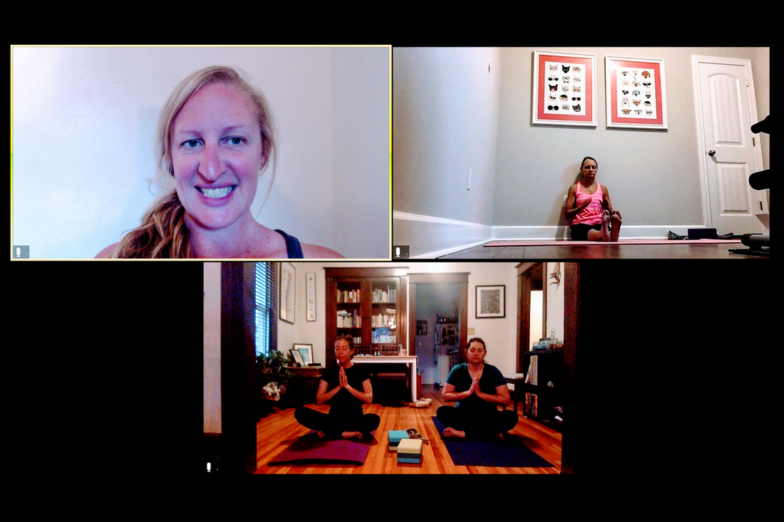 yoga en casa con una profesora en vivo por cámara web